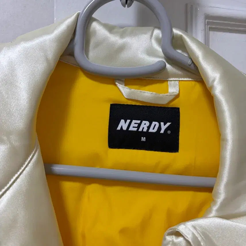[SOLD OUT] 널디 NY 트랙 자켓 아이보리/옐로우 새상품