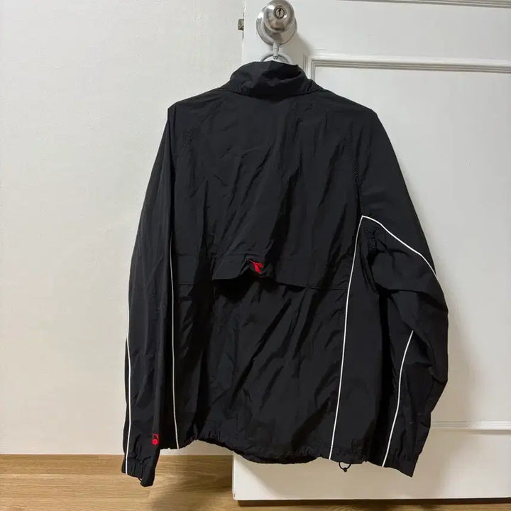 [SOLD OUT] 디아도라 블랙 바람막이 자켓