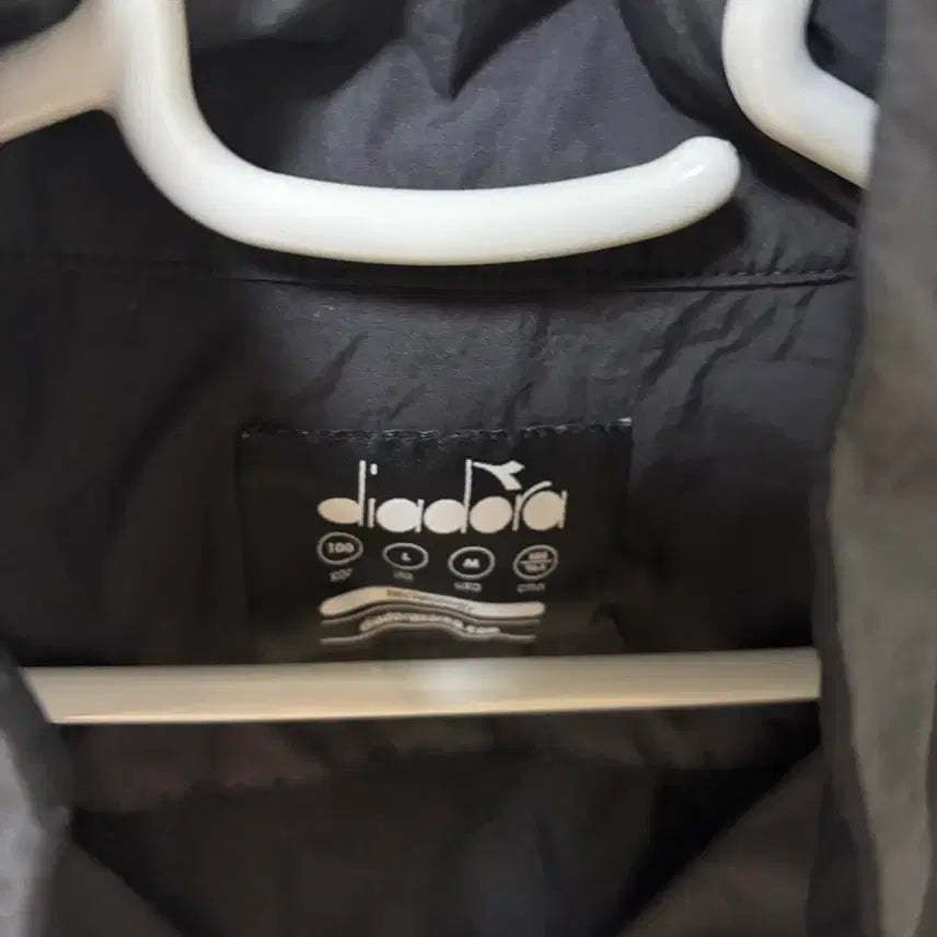[SOLD OUT] 디아도라 블랙 바람막이 자켓