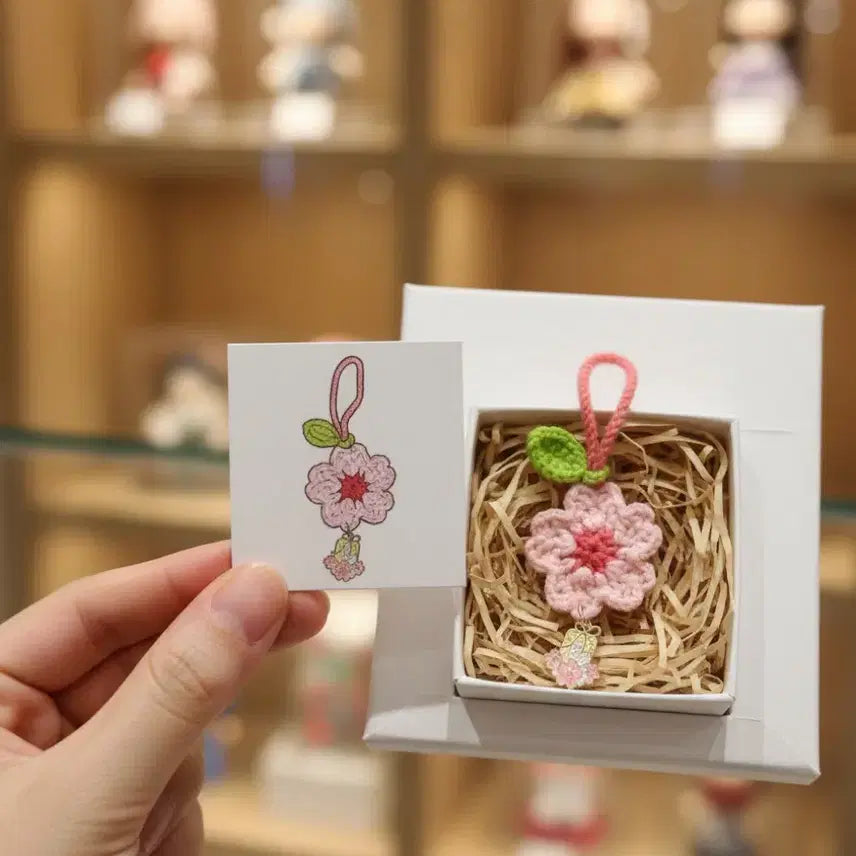 [BUNJANG] Handmade Cherry Blossom Crochet Keyring / [시즌한정] 봄을 담은 벚꽃 단면 핸드메이드 코바늘 키링 - &