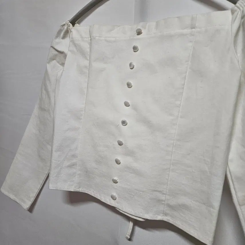 [BUNJANG] Letter From Moon Off-shoulder Blouse - F / 레터 프롬 문 오프숄더 블라우스 F