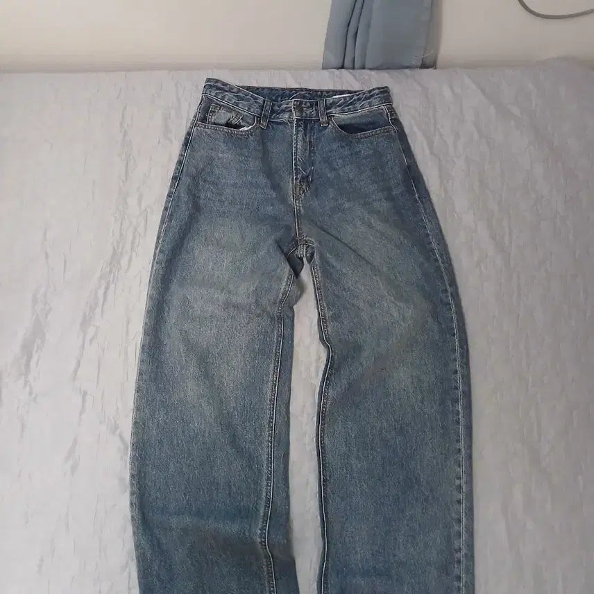 [BUNJANG] Spao Semi-Wide Light Wash Denim Pants / 스파오 세미와이드 연청 데님팬츠