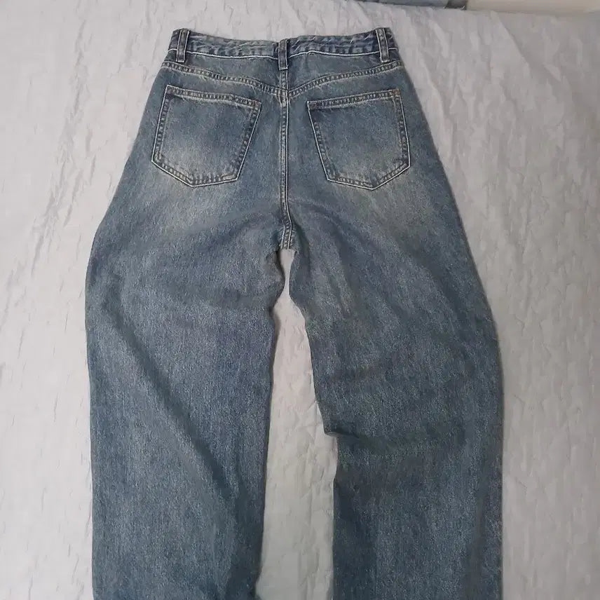 [BUNJANG] Spao Semi-Wide Light Wash Denim Pants / 스파오 세미와이드 연청 데님팬츠
