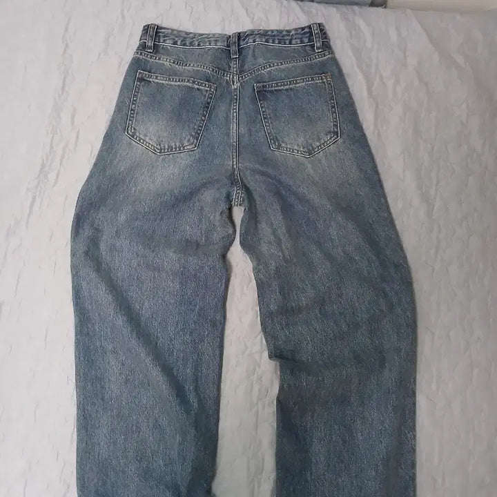 [BUNJANG] Spao Semi-Wide Light Wash Denim Pants / 스파오 세미와이드 연청 데님팬츠