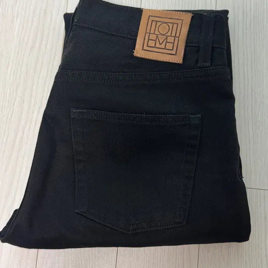 [SOLD OUT] 토템 트위스트 팬츠 블랙