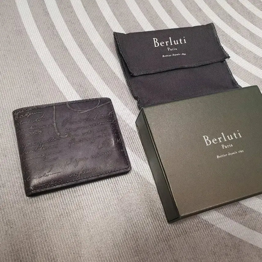 [SOLD OUT] 벨루티 스크리토 반지갑
