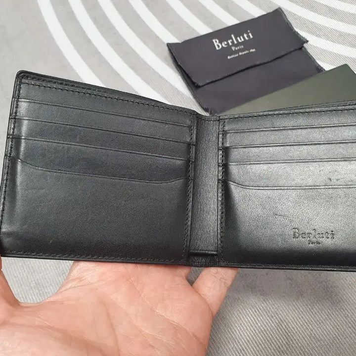 [SOLD OUT] 벨루티 스크리토 반지갑