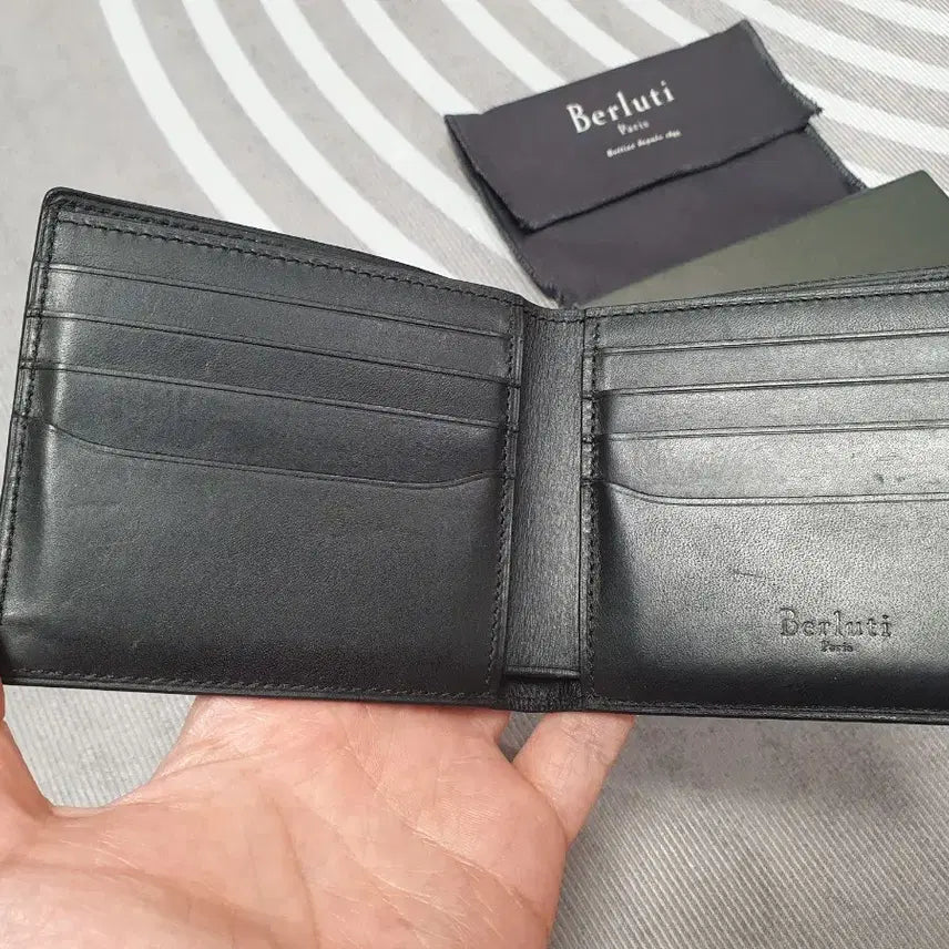 [SOLD OUT] 벨루티 스크리토 반지갑