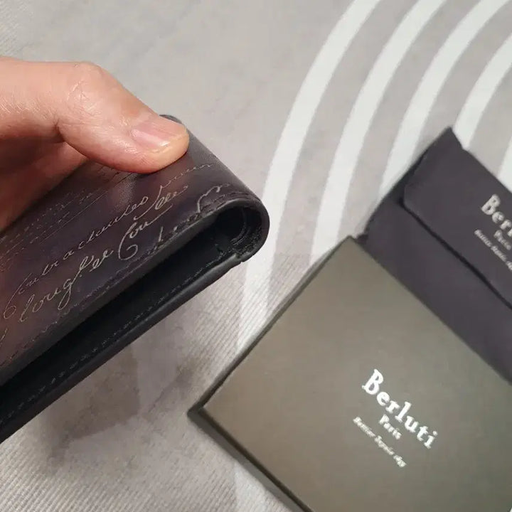 [SOLD OUT] 벨루티 스크리토 반지갑