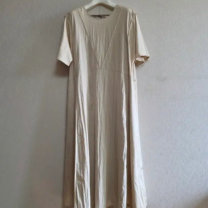 [SOLD OUT] 썰스데이아일렌드 베이지  롱 원피스