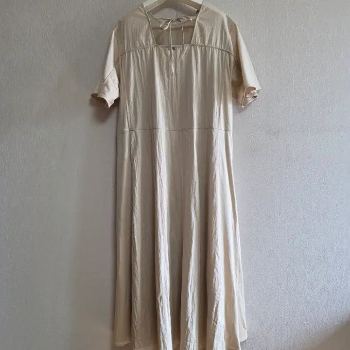[SOLD OUT] 썰스데이아일렌드 베이지  롱 원피스