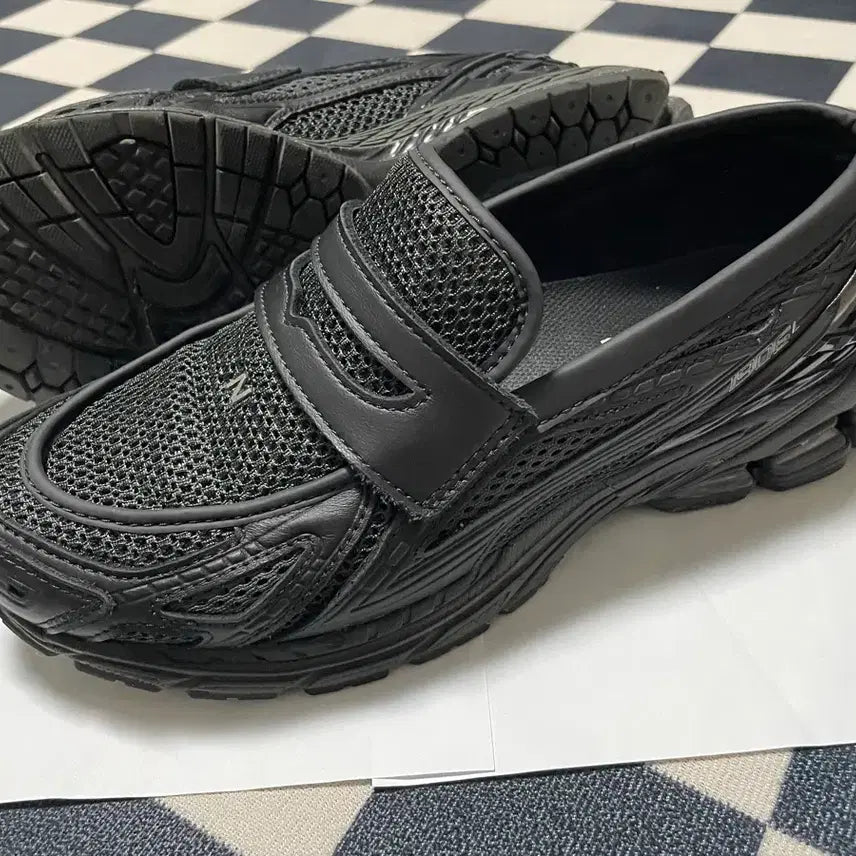 [SOLD OUT] 뉴발란스 1906L 블랙 탑 팬텀