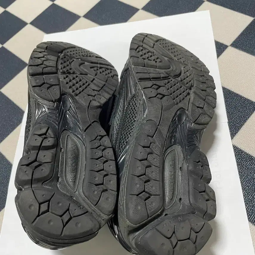 [SOLD OUT] 뉴발란스 1906L 블랙 탑 팬텀