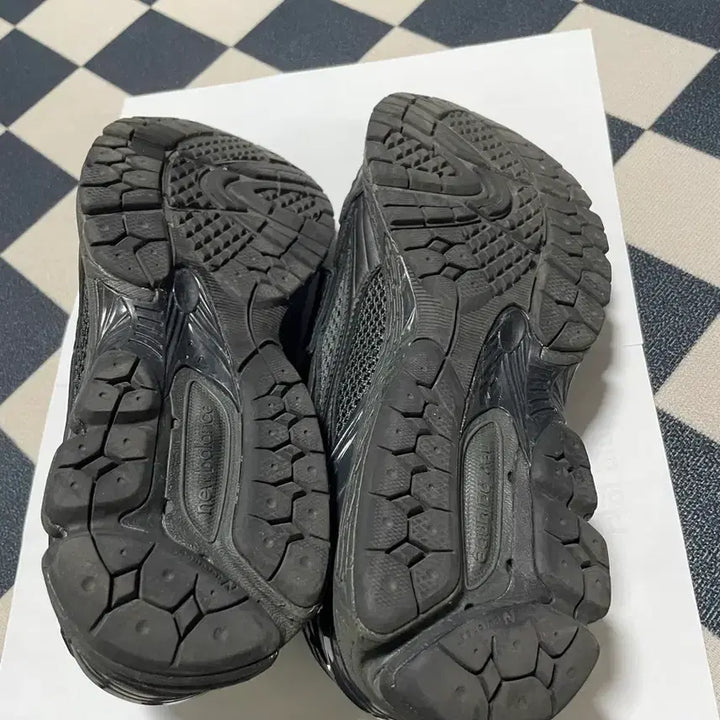 [SOLD OUT] 뉴발란스 1906L 블랙 탑 팬텀
