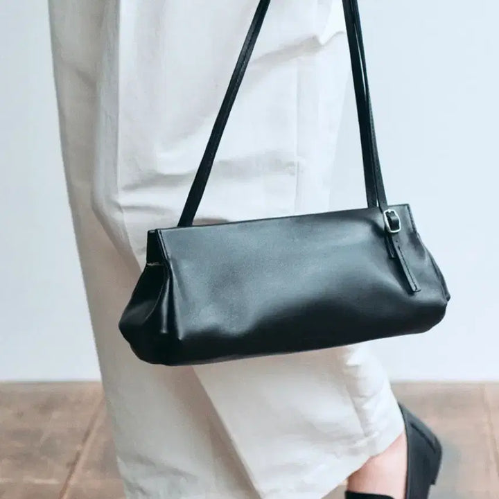 [BUNJANG] Apoa Melt Shoulder Bag Black / 아포아 Melt Shoulder Bag Black