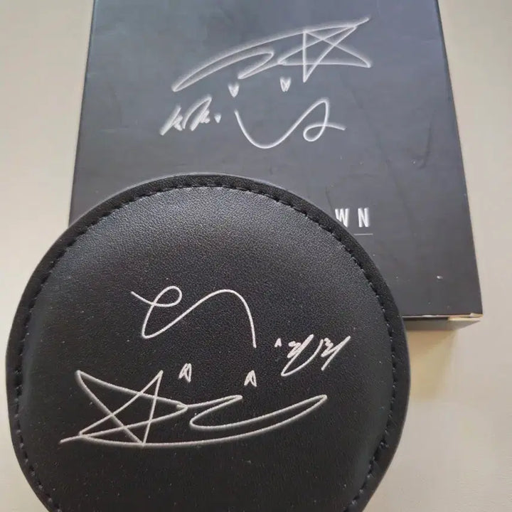 [BUNJANG] Bobbi Brown Song Kang Signed Mirror / 바비브라운 송강 싸인 거울