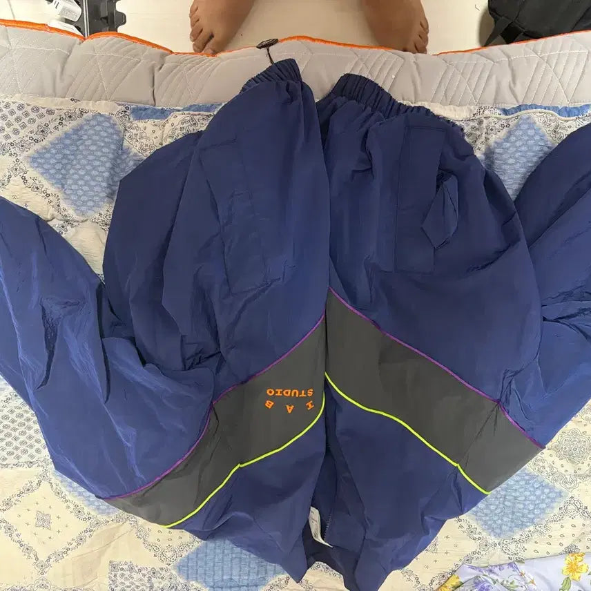 [BUNJANG] Iab Studio x Arcane Zaun Track Top Night Blue Neon Windbreaker / 아이앱 스튜디오 x 아케인 자운 트랙탑 나이트 블루 네온 바람막이