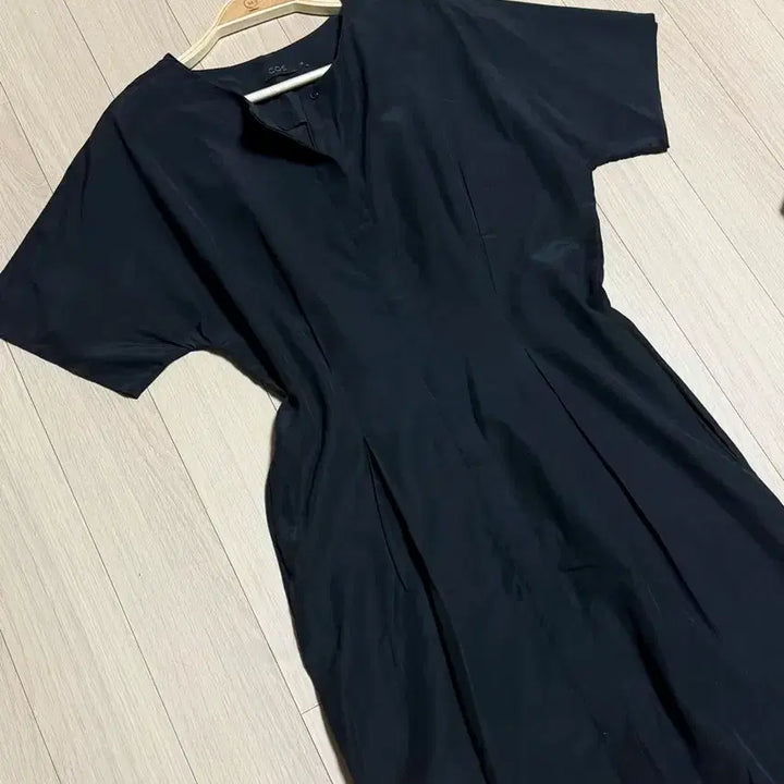 [BUNJANG] COS Silk Blend Pintuck Midi Dress - Black / COS코스 실크50% 반팔 셔츠 원피스 핀턱 블랙미디여름노카라