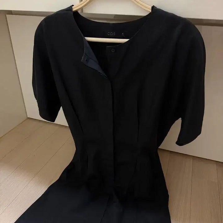 [BUNJANG] COS Silk Blend Pintuck Midi Dress - Black / COS코스 실크50% 반팔 셔츠 원피스 핀턱 블랙미디여름노카라
