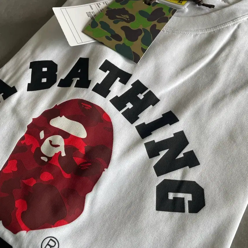 [BUNJANG] BAPE Color Camo College T-shirt White Red (S) / 베이프 컬러 카모 컬리지 티셔츠 화이트 레드 S