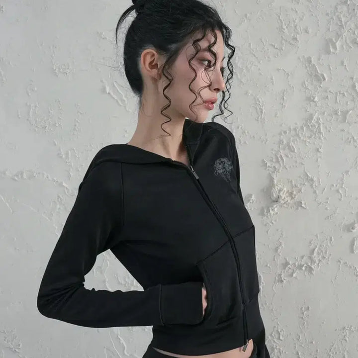 [BUNJANG] Black Slim Fit Embroidered Hoodie / 여성 후드