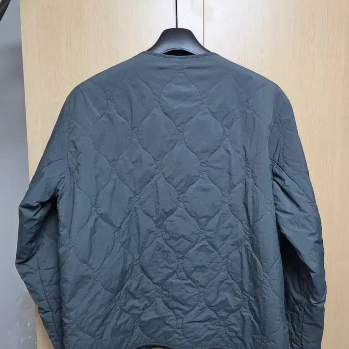 [SOLD OUT] 커버낫 웨이브 퀄팅 나일론 자켓 차콜그레이 m