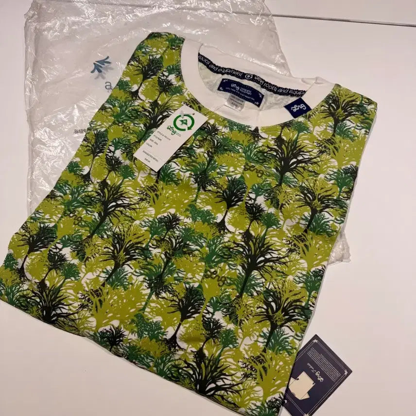 [SOLD OUT] LRG 트리 패턴 반팔티 XXXL