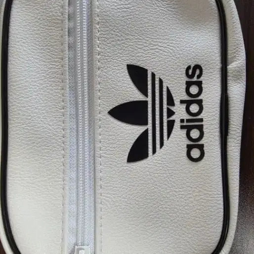 [BUNJANG] Adidas White Mini Crossbody Bag / 아디다스 화이트 미니 크로스백