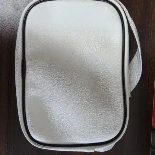 [BUNJANG] Adidas White Mini Crossbody Bag / 아디다스 화이트 미니 크로스백
