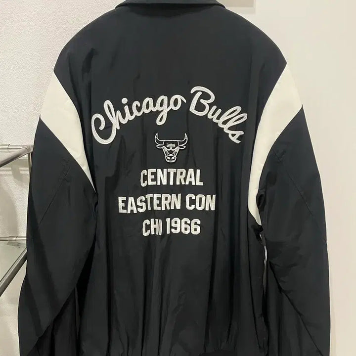 [BUNJANG] NBA Chicago Bulls Jacket (Size M) / NBA 시카고 불스 자켓 M