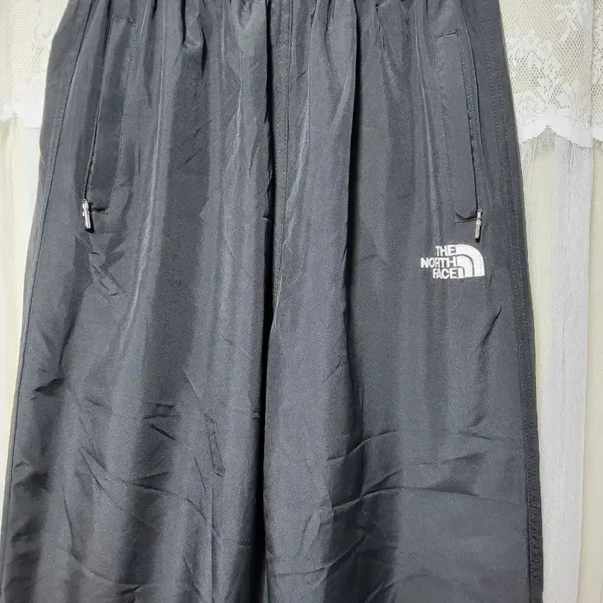 [SOLD OUT] 노스페이스 블랙 바람막이 조거 팬츠