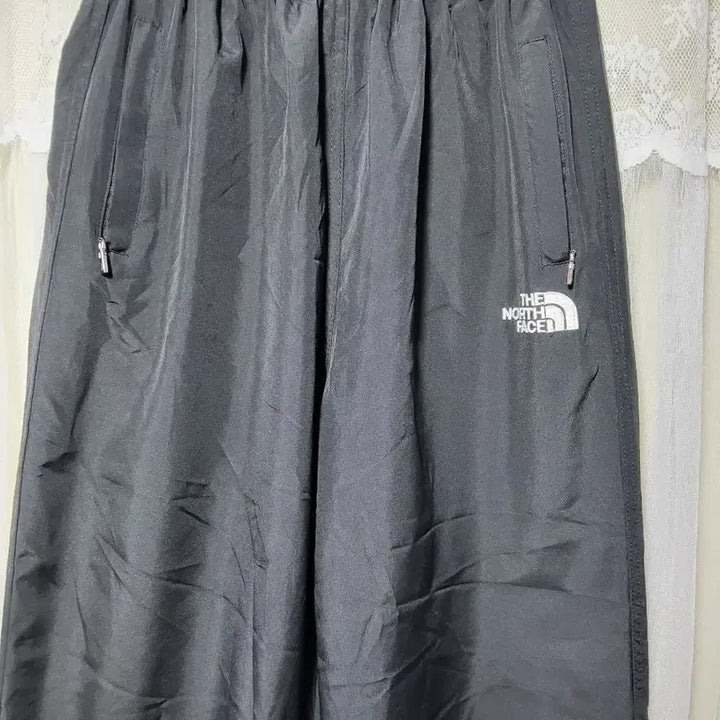 [SOLD OUT] 노스페이스 블랙 바람막이 조거 팬츠