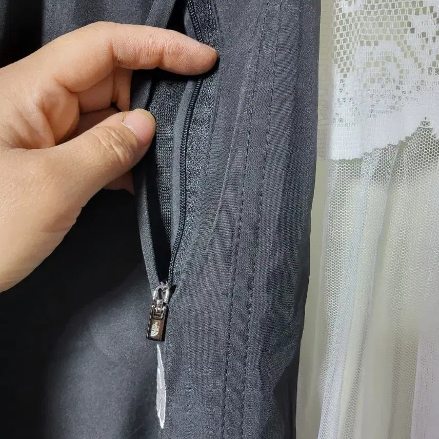 [SOLD OUT] 노스페이스 블랙 바람막이 조거 팬츠