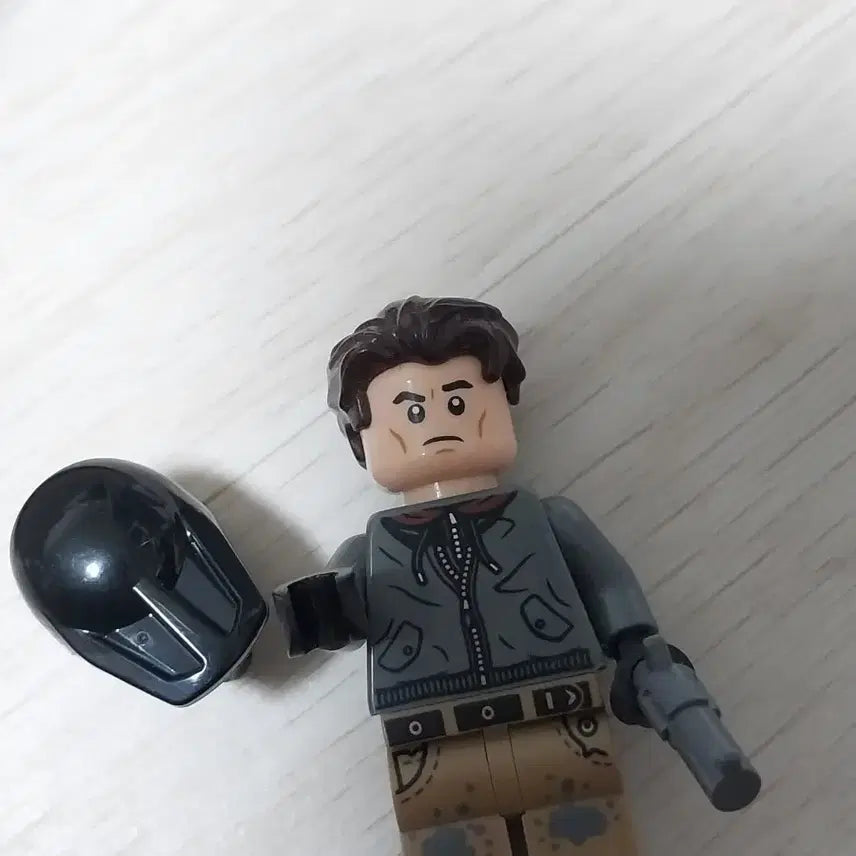 [BUNJANG] Lego Bruce Wayne Drifter Minifigure / 레고 미니피겨 브루스웨인 드리프터 헬멧과 총 포함