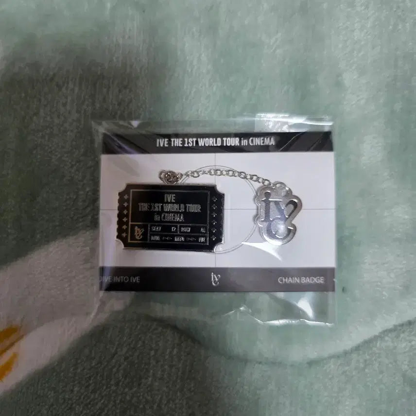 [BUNJANG] IVE Cinema Chain Badge / 아이브 시네마 체인 뱃지