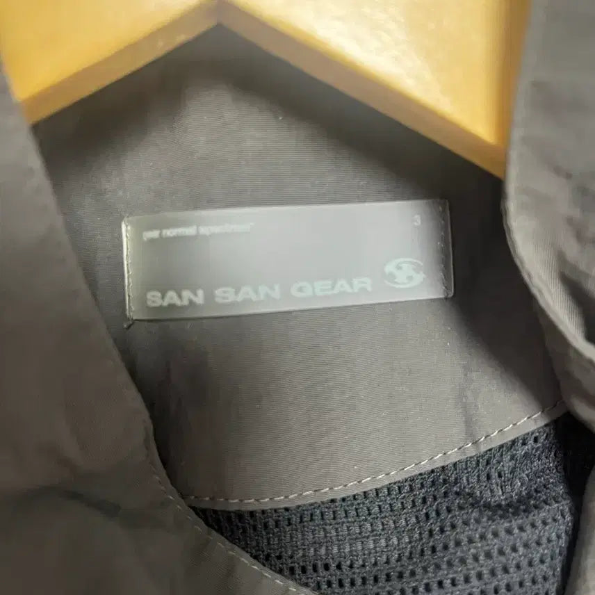 [SOLD OUT] 산산기어 슬래시 지퍼 자켓 브라운 3size