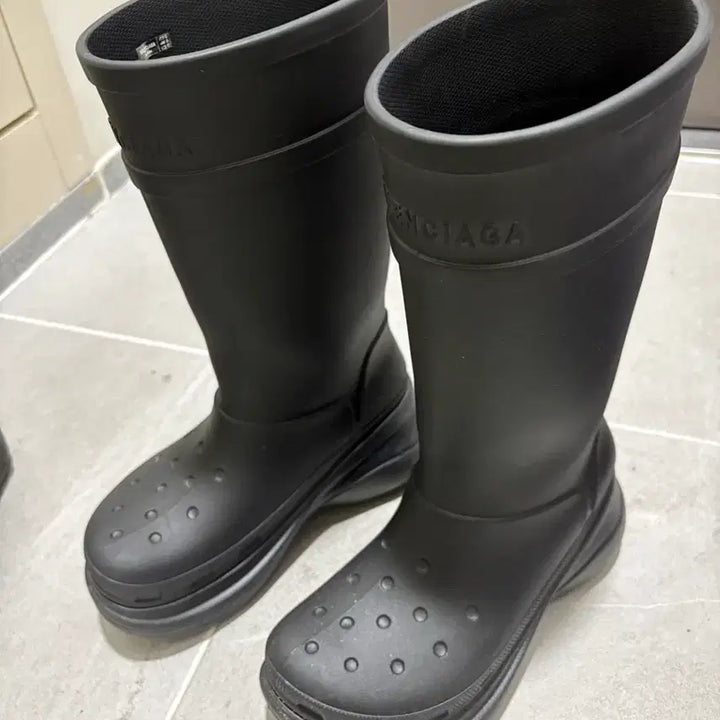 [SOLD OUT] 발렌시아가 x 크록스 러버 부츠 블랙 [39 size]