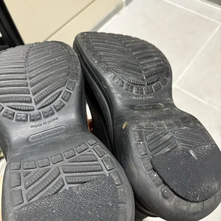 [SOLD OUT] 발렌시아가 x 크록스 러버 부츠 블랙 [39 size]