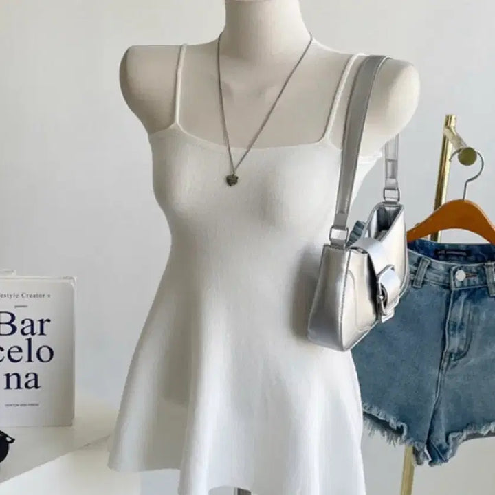 [BUNJANG] Flare White Tank Top / 플레어 나시
