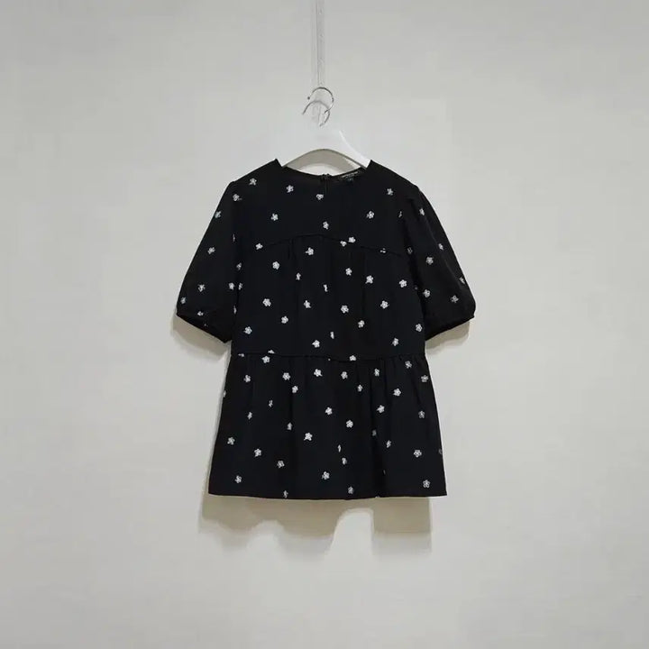 [BUNJANG] Thursday Island Floral Embroidered Blouse / 써스데이아일랜드25 꽃자수 블랏