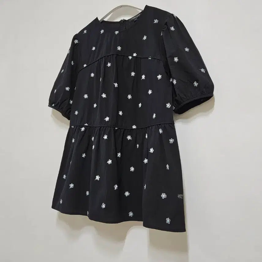 [BUNJANG] Thursday Island Floral Embroidered Blouse / 써스데이아일랜드25 꽃자수 블랏
