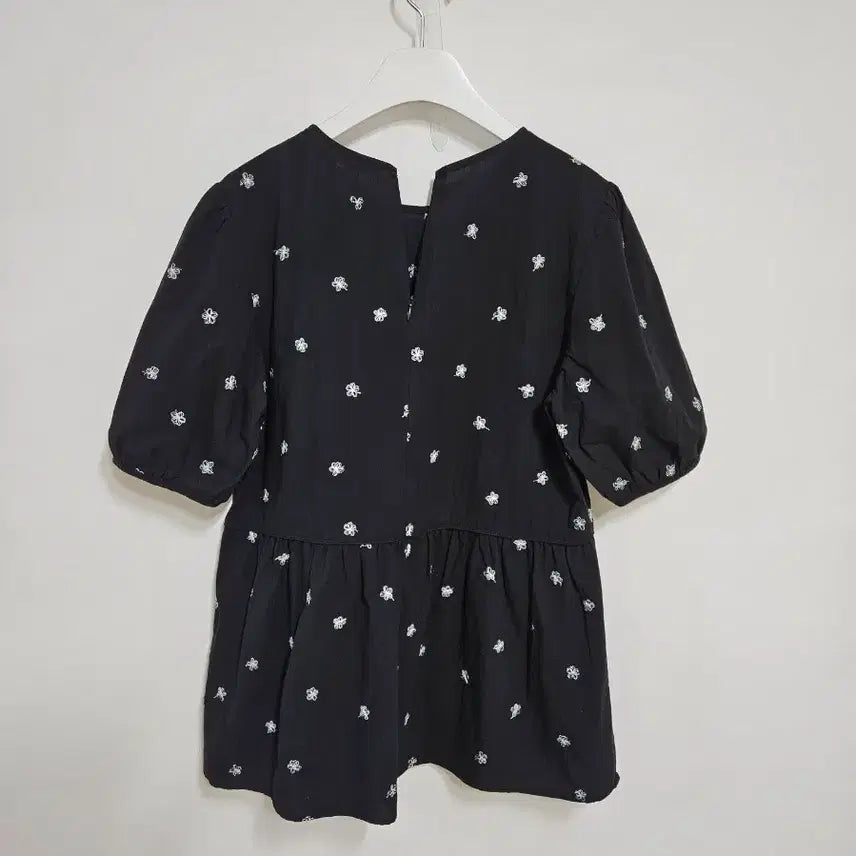 [BUNJANG] Thursday Island Floral Embroidered Blouse / 써스데이아일랜드25 꽃자수 블랏