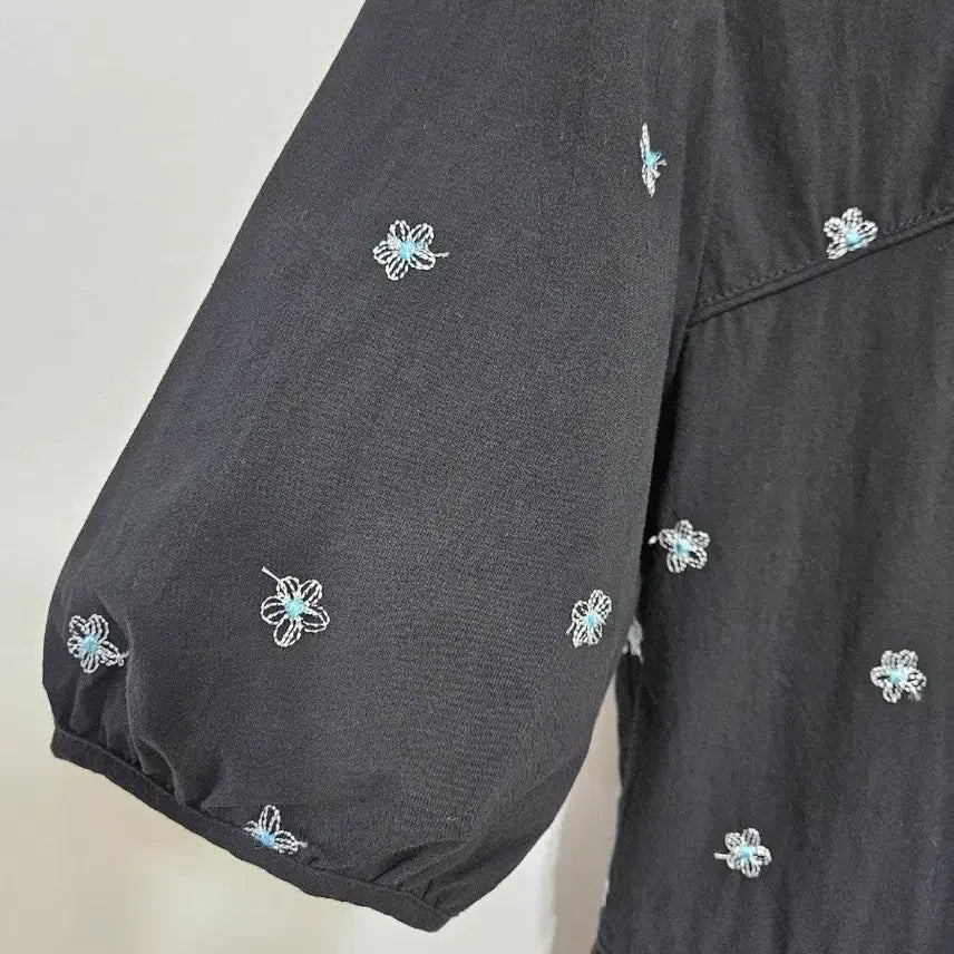[BUNJANG] Thursday Island Floral Embroidered Blouse / 써스데이아일랜드25 꽃자수 블랏