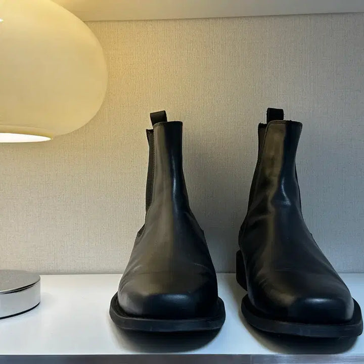 [SOLD OUT] 무탠다드 스퀘어 첼시부츠 275