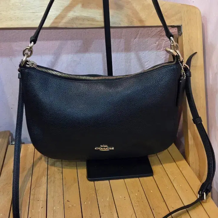 [SOLD OUT] 코치 블랙 레더 크로스백