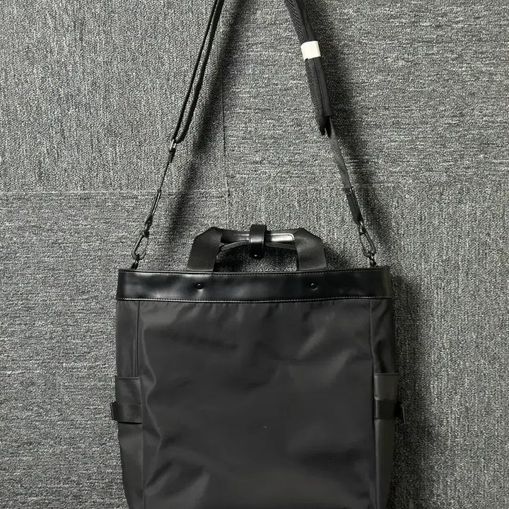 [SOLD OUT] 내셔널지오그래픽 토트백 블랙