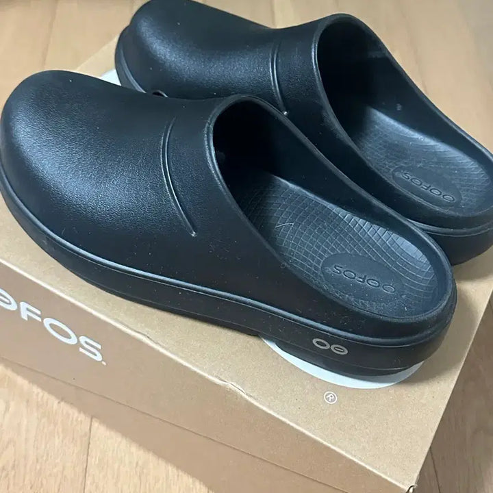 [SOLD OUT] 딱 한번 신은 우포스 클로그 250