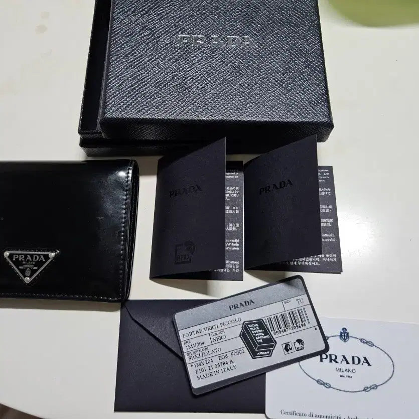 [BUNJANG] Prada Triangle Black Bifold Wallet / 프라다 트라이앵글 반지갑 블랙
