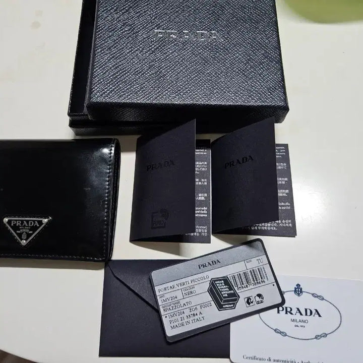 [BUNJANG] Prada Triangle Black Bifold Wallet / 프라다 트라이앵글 반지갑 블랙
