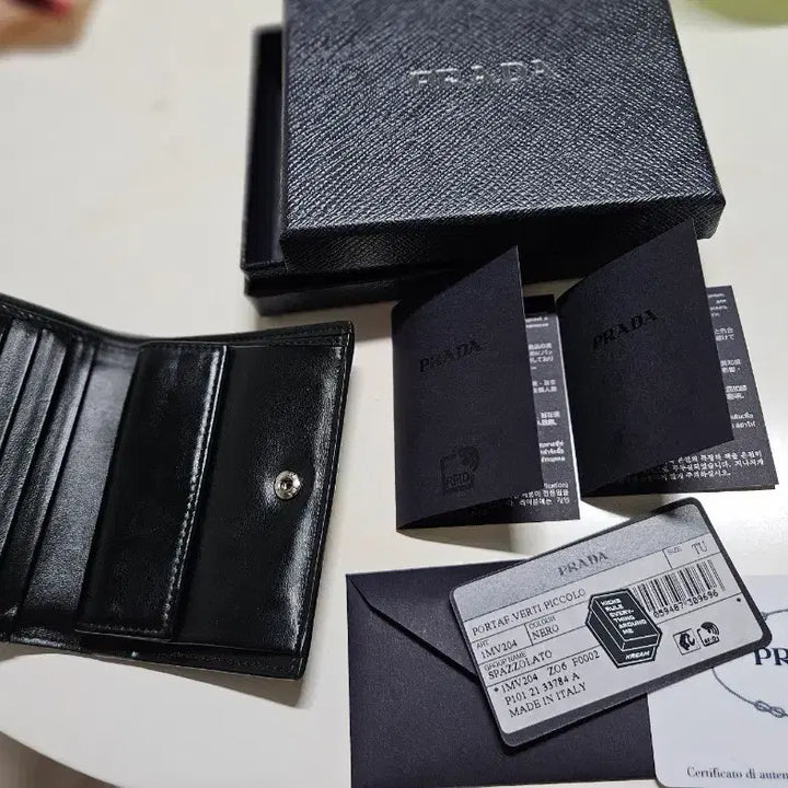 [BUNJANG] Prada Triangle Black Bifold Wallet / 프라다 트라이앵글 반지갑 블랙